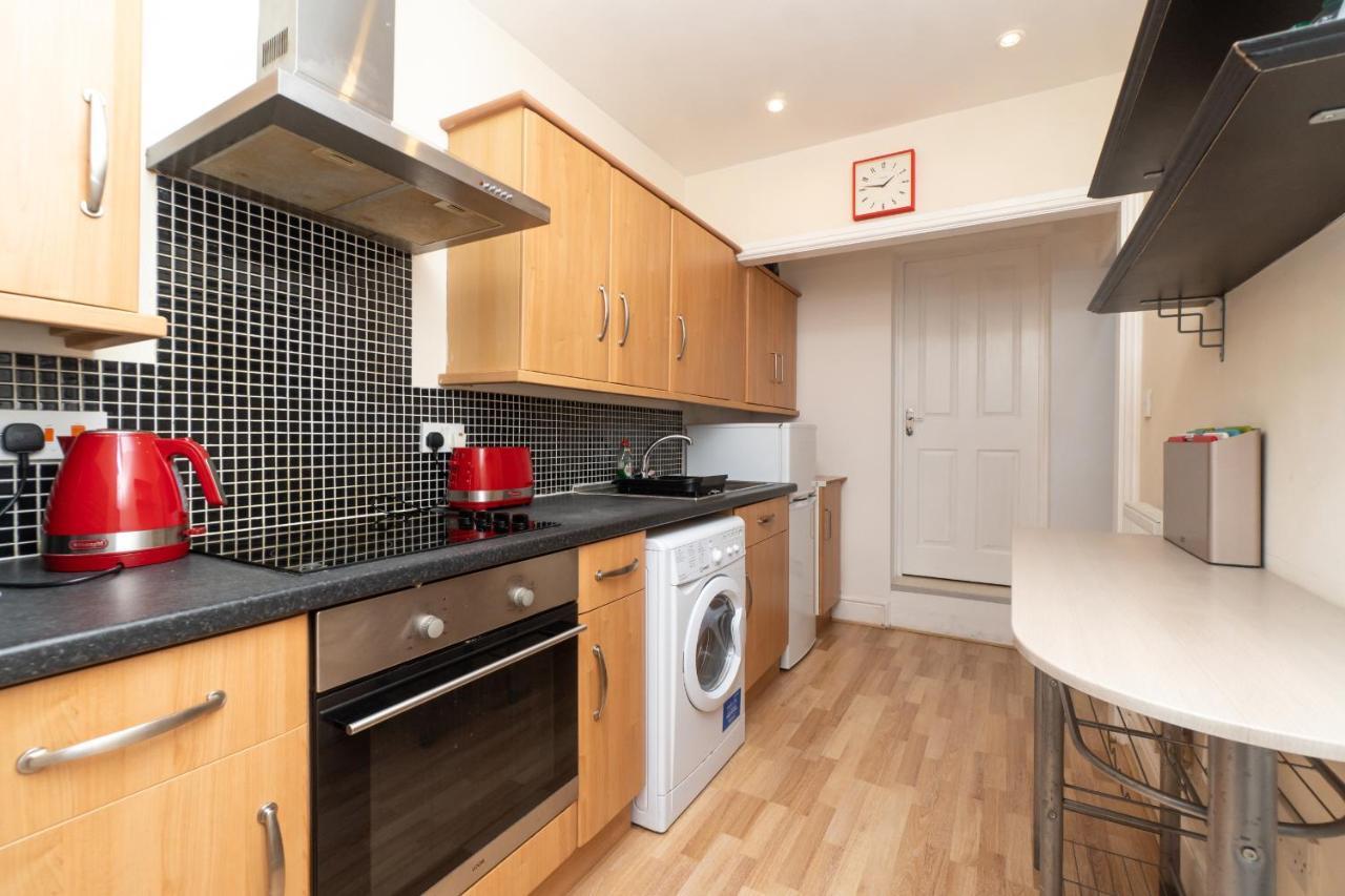 Spacious 2 Bed Southville Flat Near Harbourside Бристоль Экстерьер фото