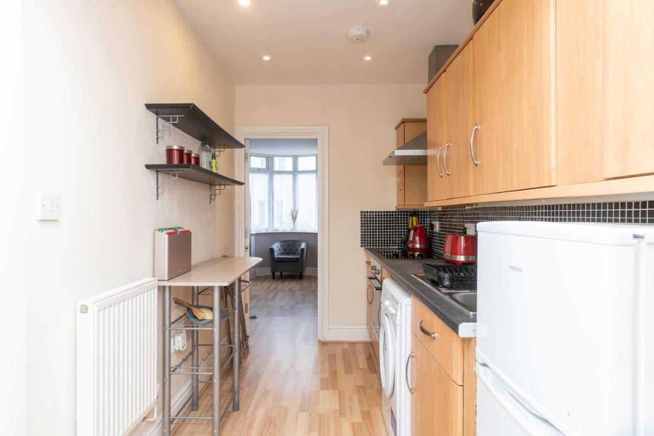 Spacious 2 Bed Southville Flat Near Harbourside Бристоль Экстерьер фото