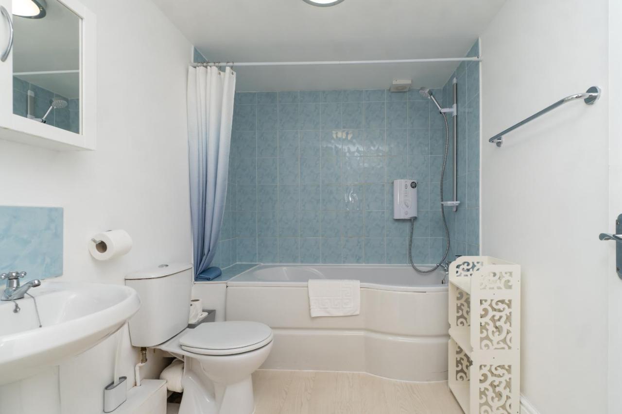 Spacious 2 Bed Southville Flat Near Harbourside Бристоль Экстерьер фото